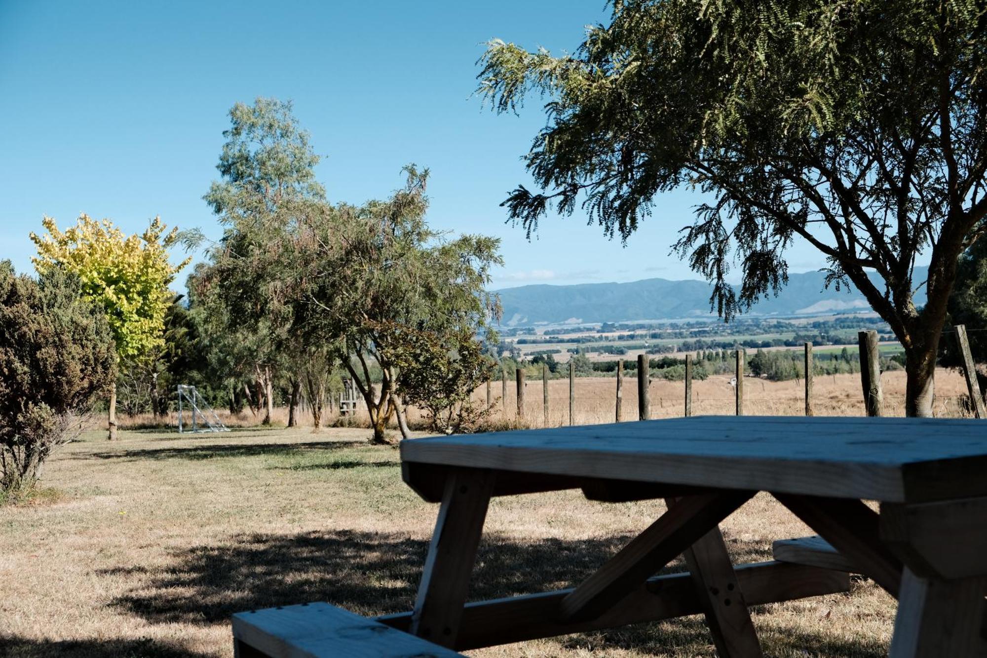 A Cabin With A Big View, Comfort And Tranquility, Close To Vines Martinborough Exterior photo